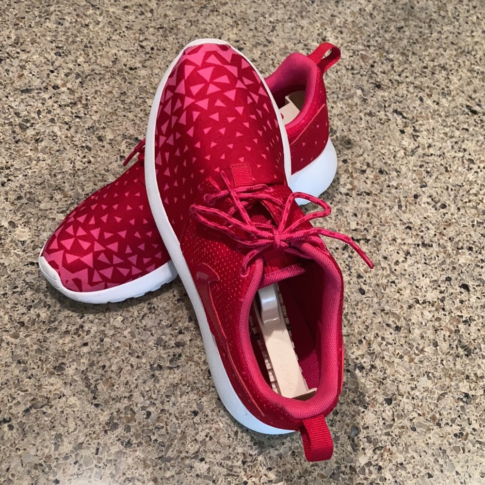 Size 5Y Nike Roshe One GS 'Gym Red' - Picture 11 of 13